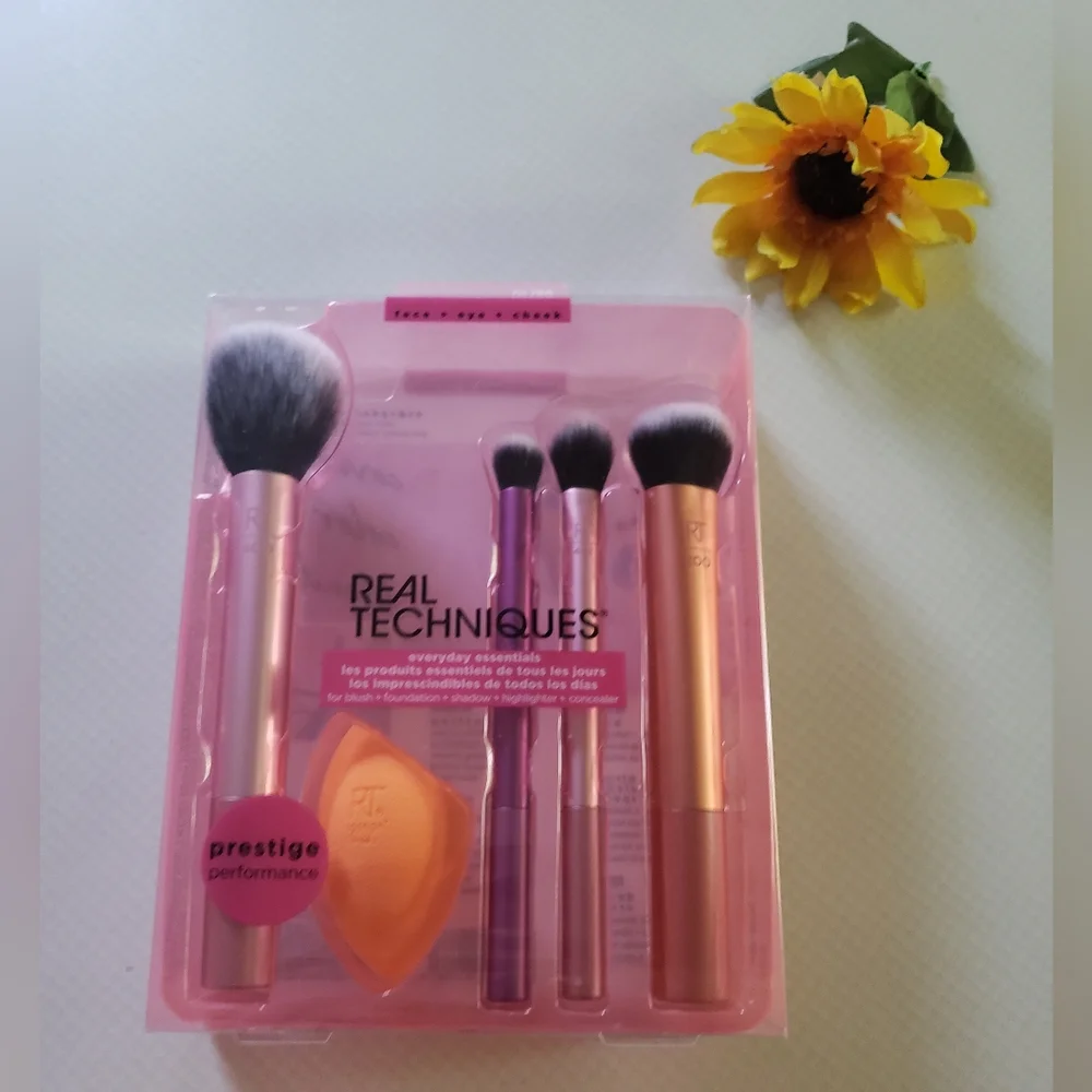 Just In: Brand New Real Techniques Makeup Brush Set
